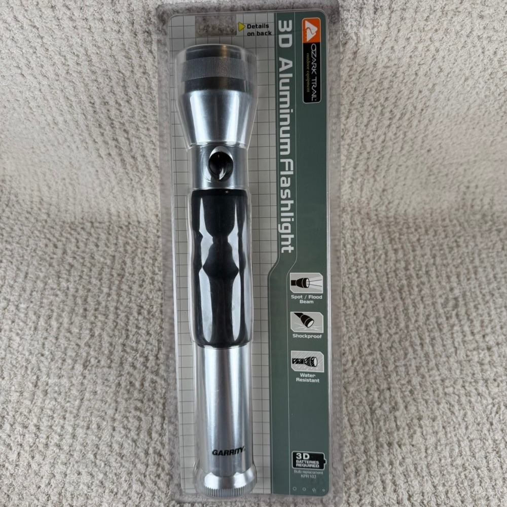 Ozark Trail Garrity 3D Aluminum Flashlight Silver Black Rubber Grip A800WSE04N